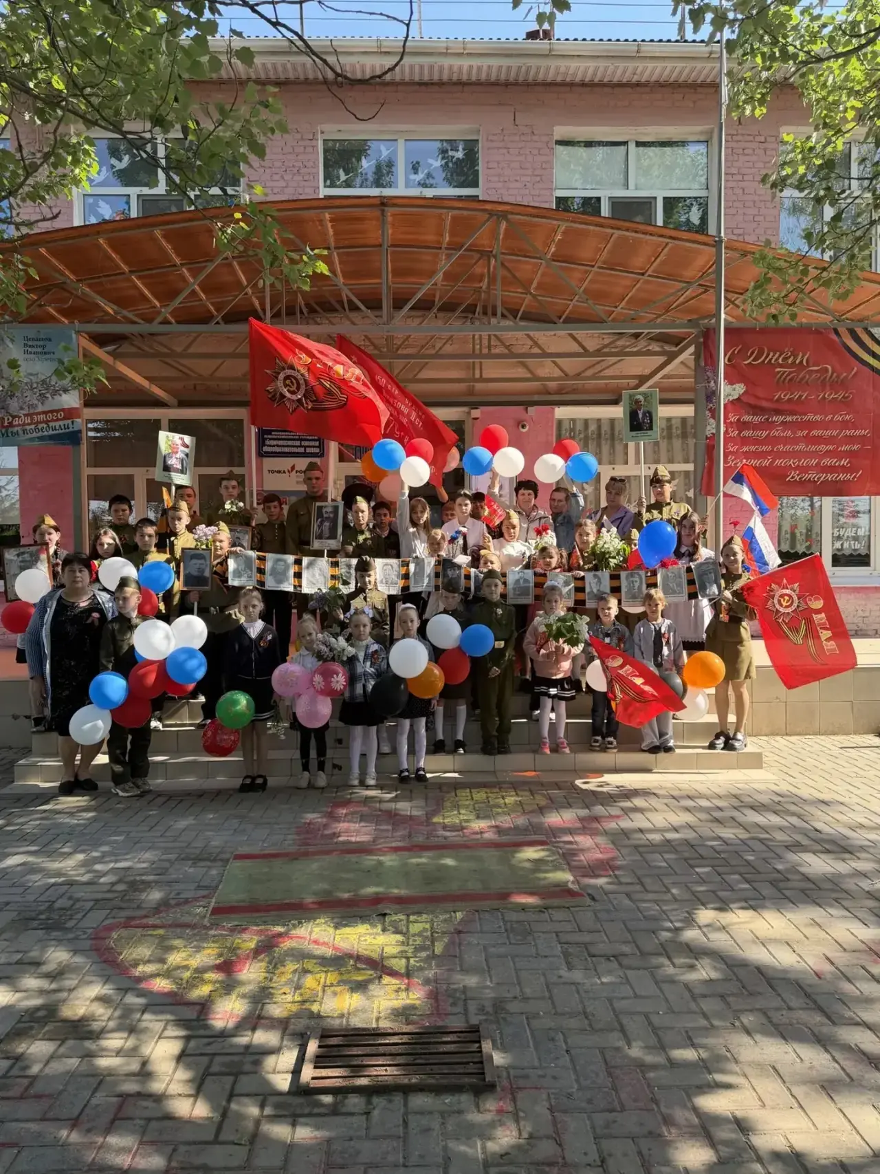 Каждый год, когда мы выходим на улицы с портретами наших отцов, дедов и прадедов, мы не просто несем