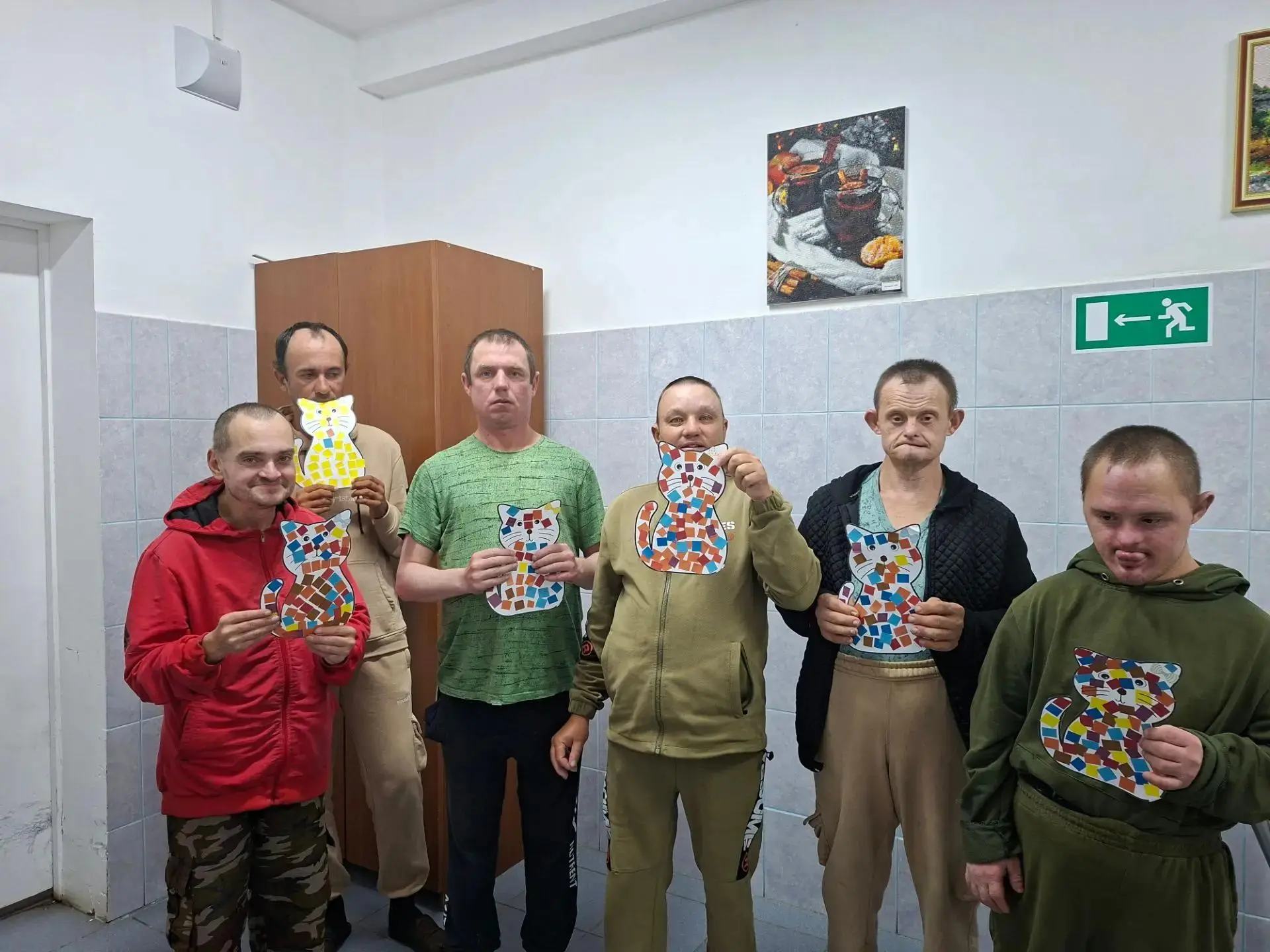 Разноцветная аппликация "Котёнок" в стиле "мозаика"