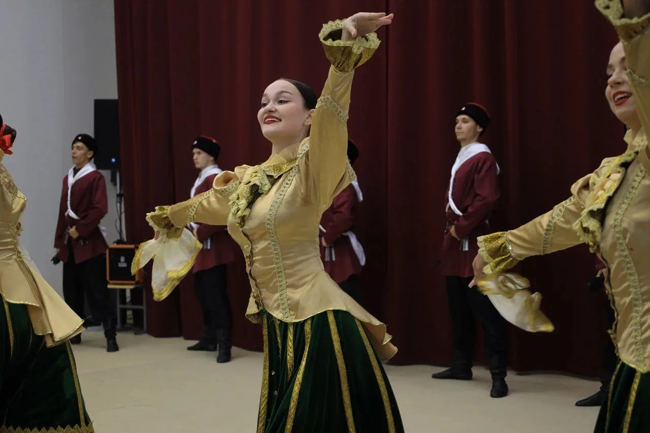 В Белгороде открылся штаб отдельского казачьего общества: творческие коллективы БГИИК п...
