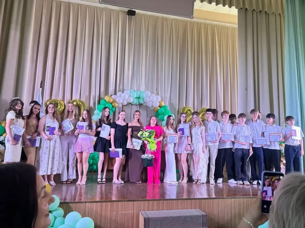 🎓 Торжественная выдача аттестатов выпускникам 9-х классов!

1 июля состоялось важное событие — цере