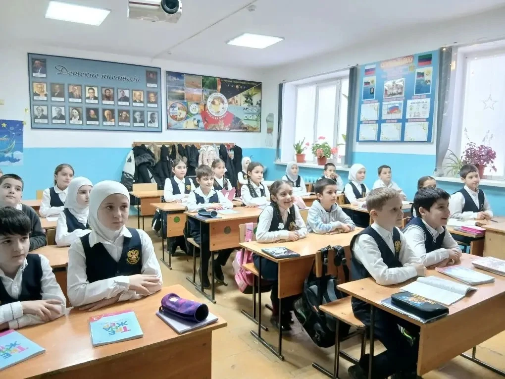 Для учеников 4-х классов нашей школы прозвучало важное напоминание о ценности здоровья. Медработник 