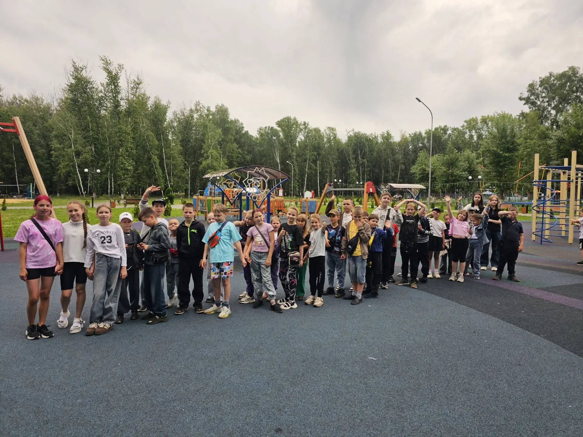 ДЕНЬ 14: ВИТАМИНЫ, СПОРТ И НАСТОЯЩИЙ КЛАД! 🧐 🤸‍♀️🍭

☀️ Бодрое утро началось с энергичной зарядки 