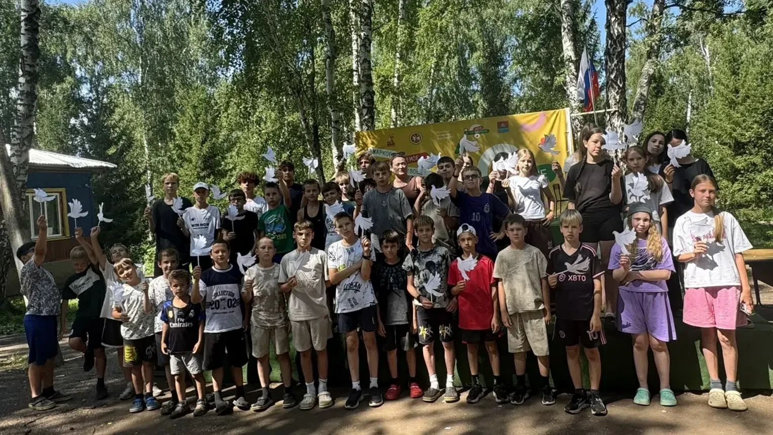 27 июля в лагере "Салют" прошёл день, наполненный особой тишиной и светлой грустью. Мы ...