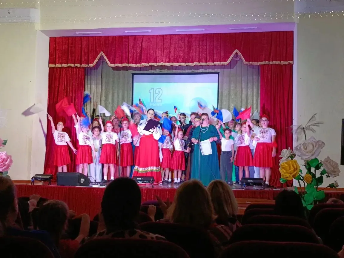 🎉 Сегодня в Центральном доме культуры посёлка Октябрьский состоялся праздничный концерт, посвящённы