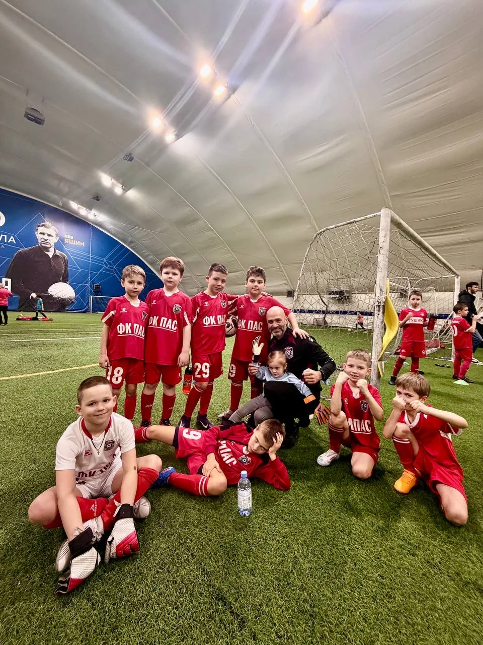 ⚽️ Сегодня отмечается День футбола по всему миру  Клуб «Пас» школы 1282 поздравляет всех любителей э