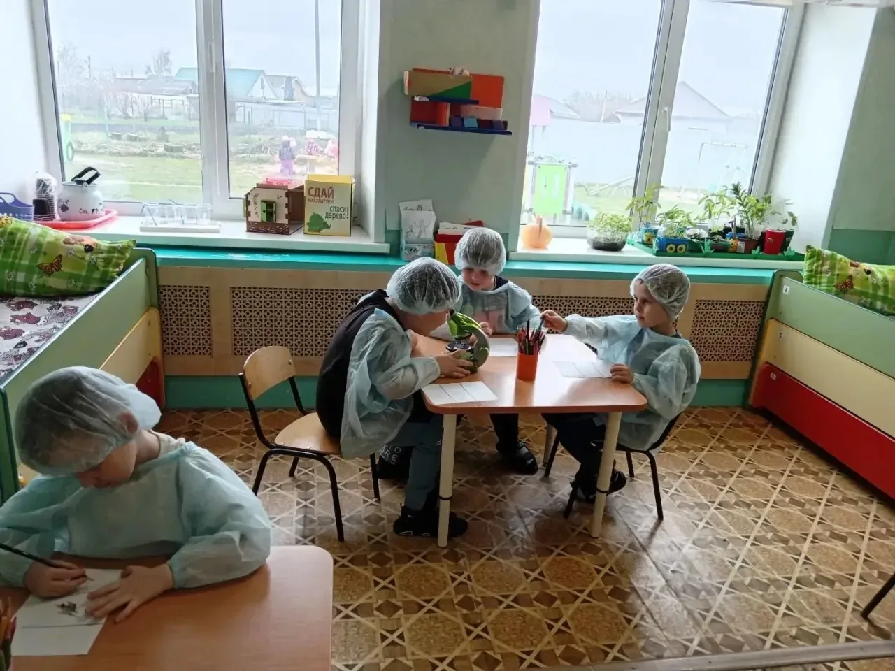 В старшей группе прошел день экологических знаний.
Ребята очутились в настоящей лаборатории, в котор
