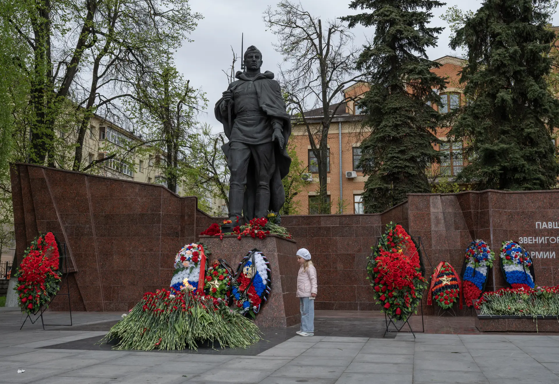Немного «фото от меня». Уличный репортаж — не моя дисциплина, но тут повод появился. Уездно-посадско