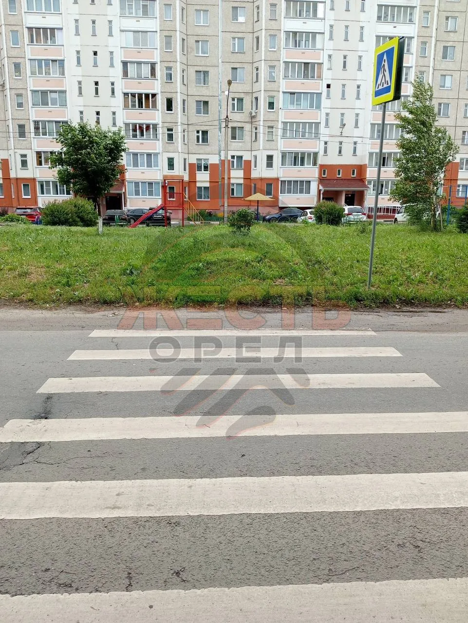 Орловчан удивил новый пешеходный переход «в никуда» в 909 квартале

На Планерной появился переход, к