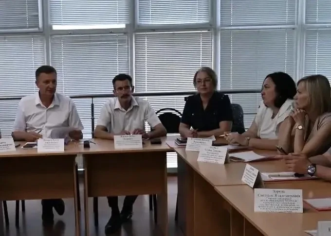 В Изобильном следователи СКР приняли участие в заседании комиссии по делам несовершенно...