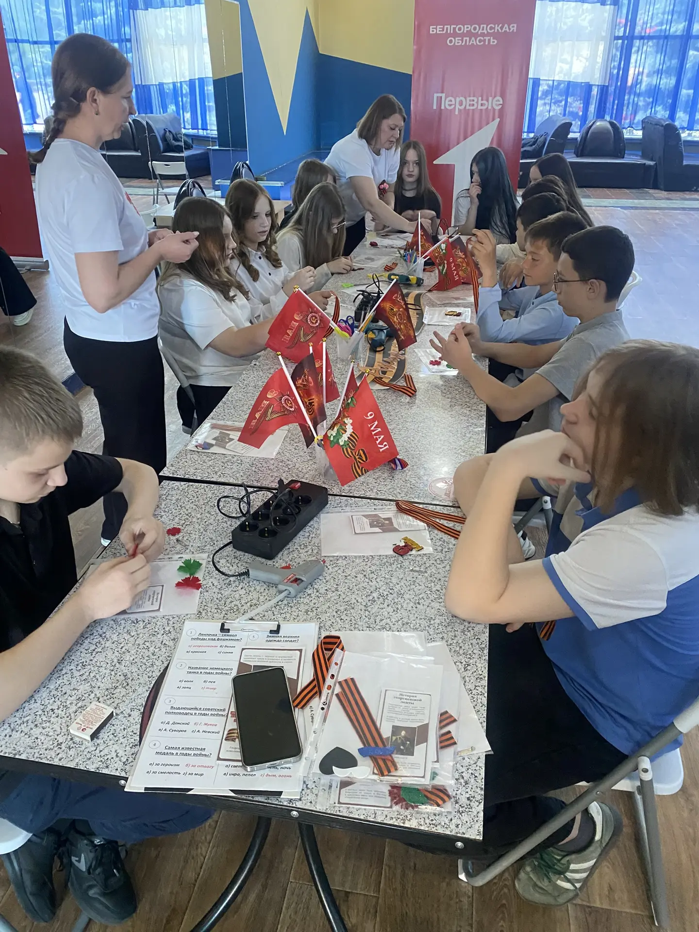🌟 Творческий мастер-класс для активистов 🌟  Учащиеся школы №1 г. Строителя вместе с советником дирек