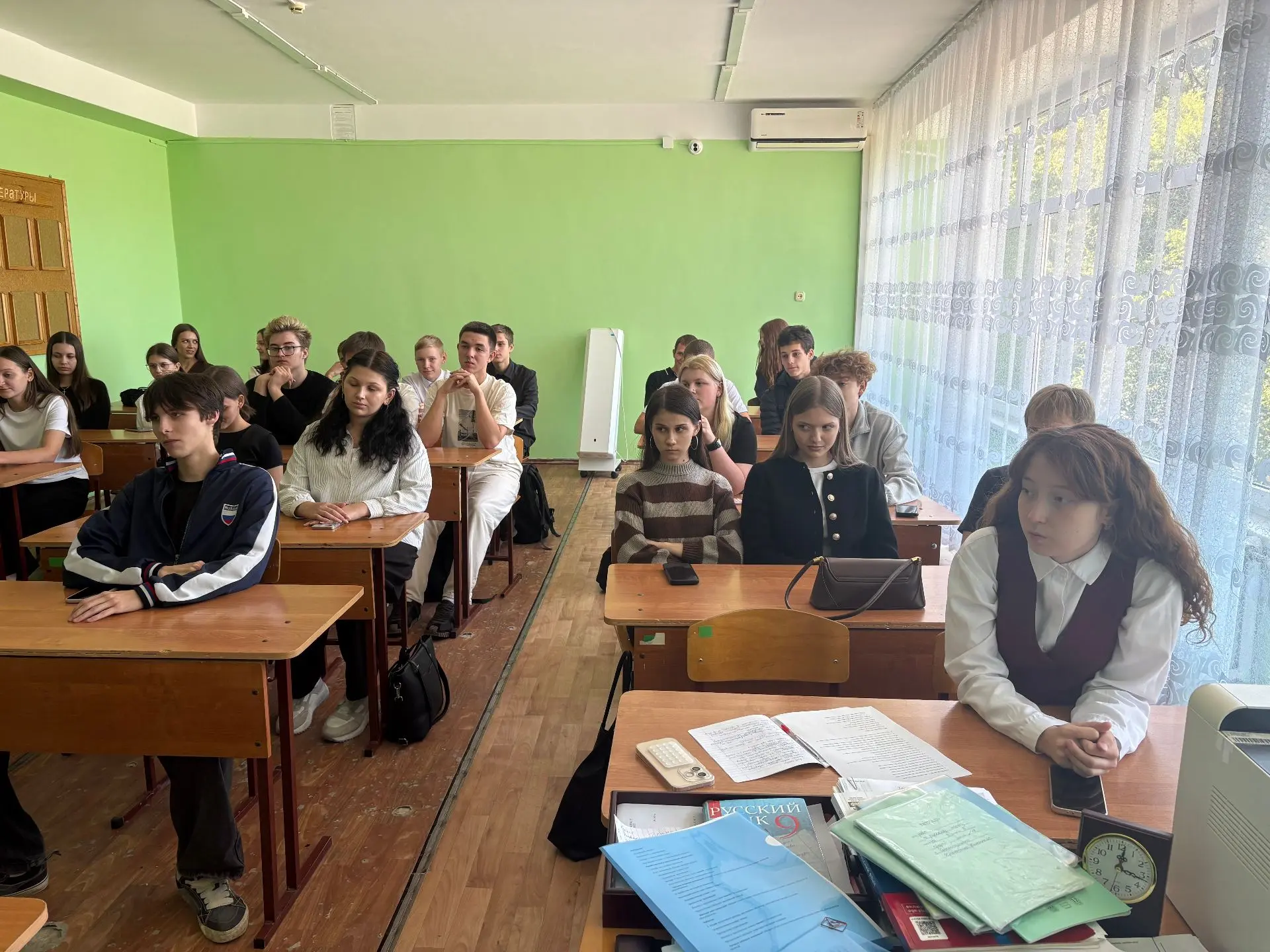 А после уроков состоялся самый настоящий педсовет. Юные педагоги собрались, чтобы обсуд...
