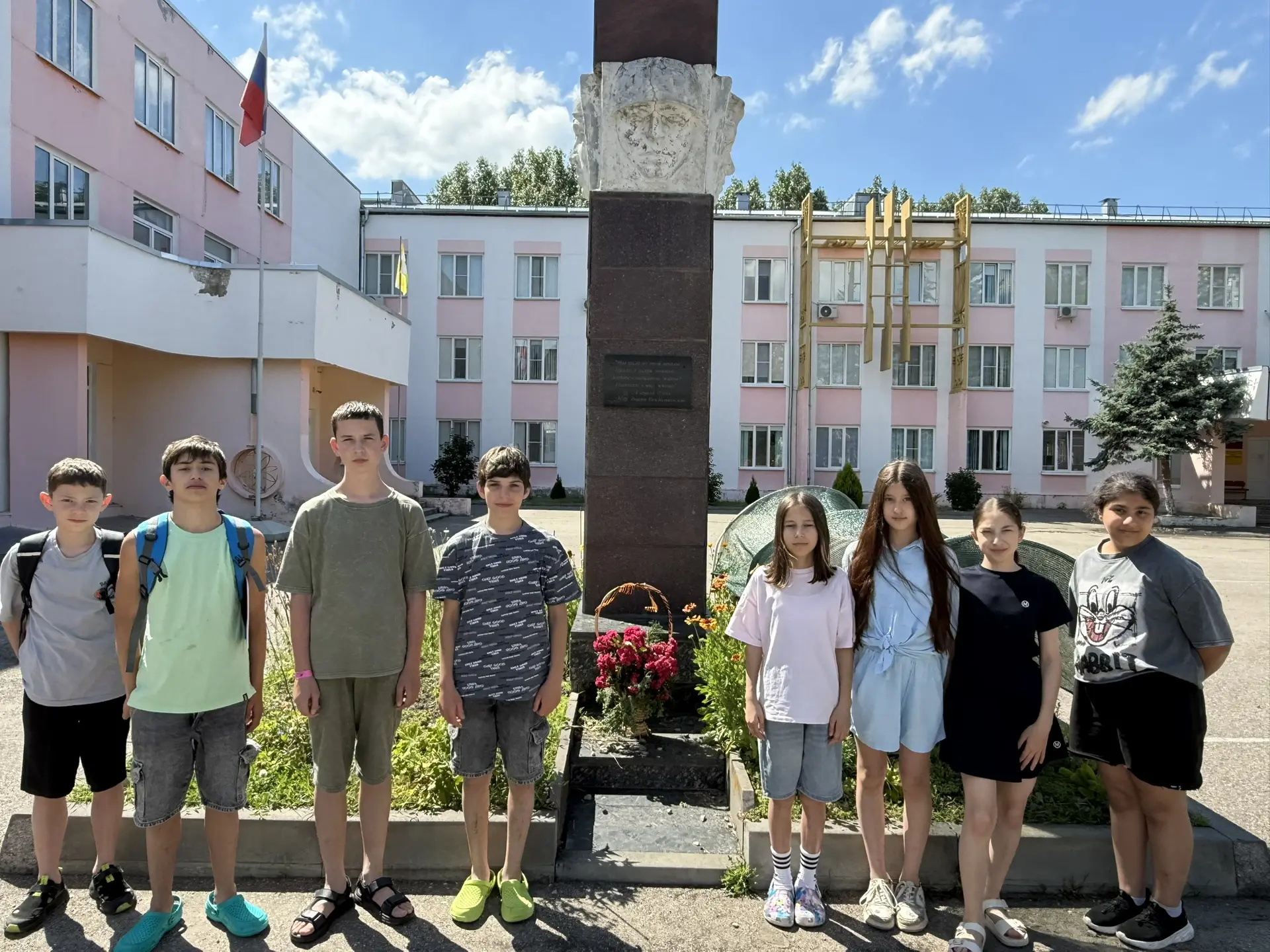 22 июня — День памяти и скорби 😔
Сегодня воспитанники пришкольного лагеря « Берег Детства» и педаго