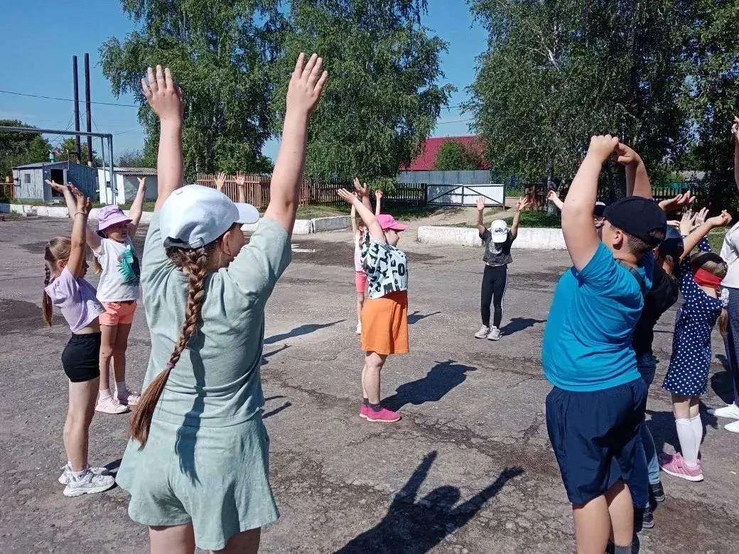 #ЛетниеКаникулы #ЛагерьРадуга #РИСУНКИ_КО_ДНЮ_РОССИИ
Белый, синий, красный – эти цвета сегодня ожили