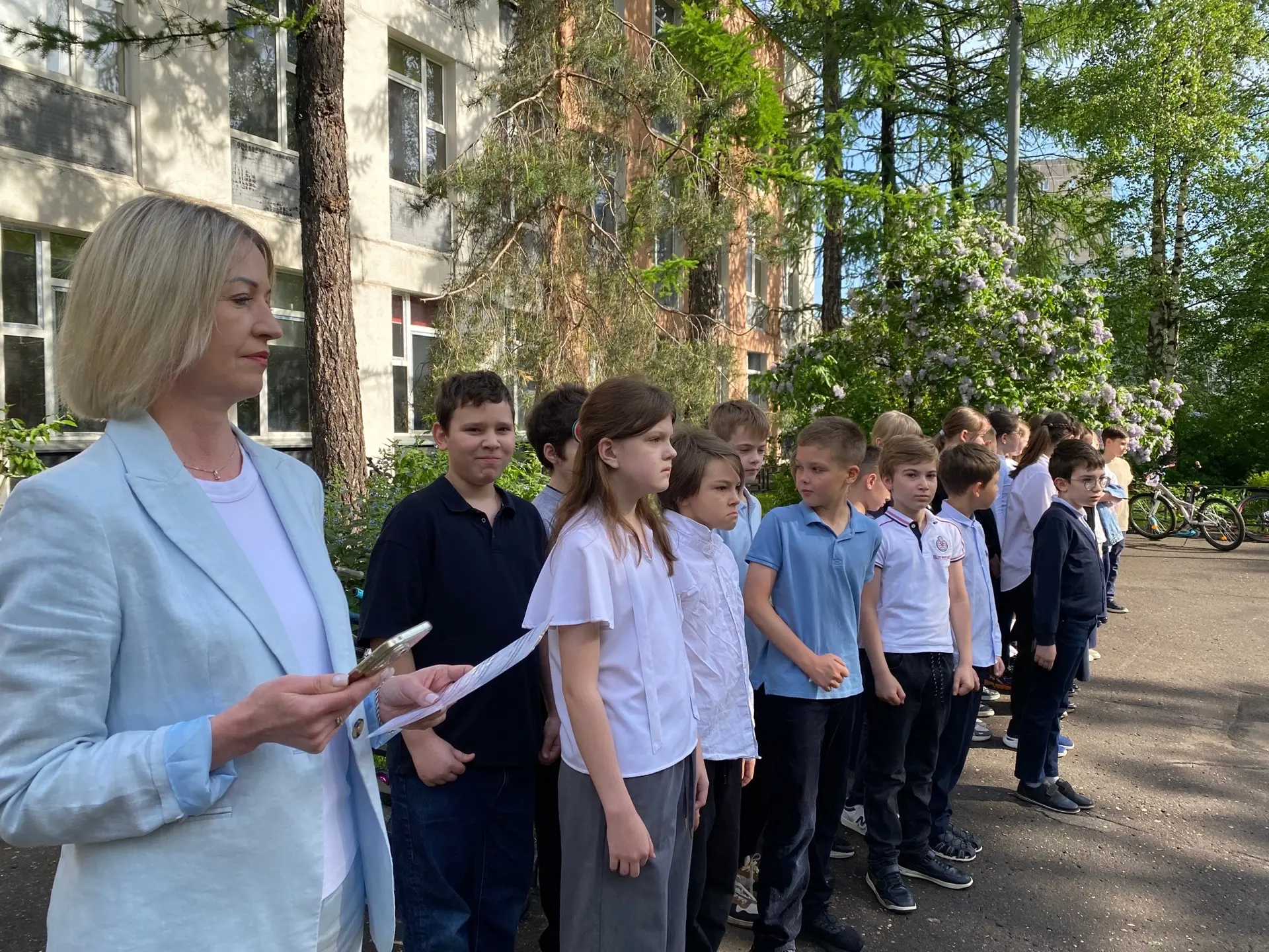 🇷🇺Утро понедельника встретило наших ребят по-настоящему летней погодой  А традиционная церемония под