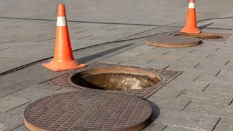 🚧 В Воронеже с начала года заменили почти 700 крышек люков.