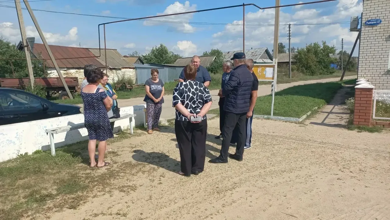 ✅Глава Камешкирского района Дмитрий Мануковский провел встречу с жителями села Русский ...