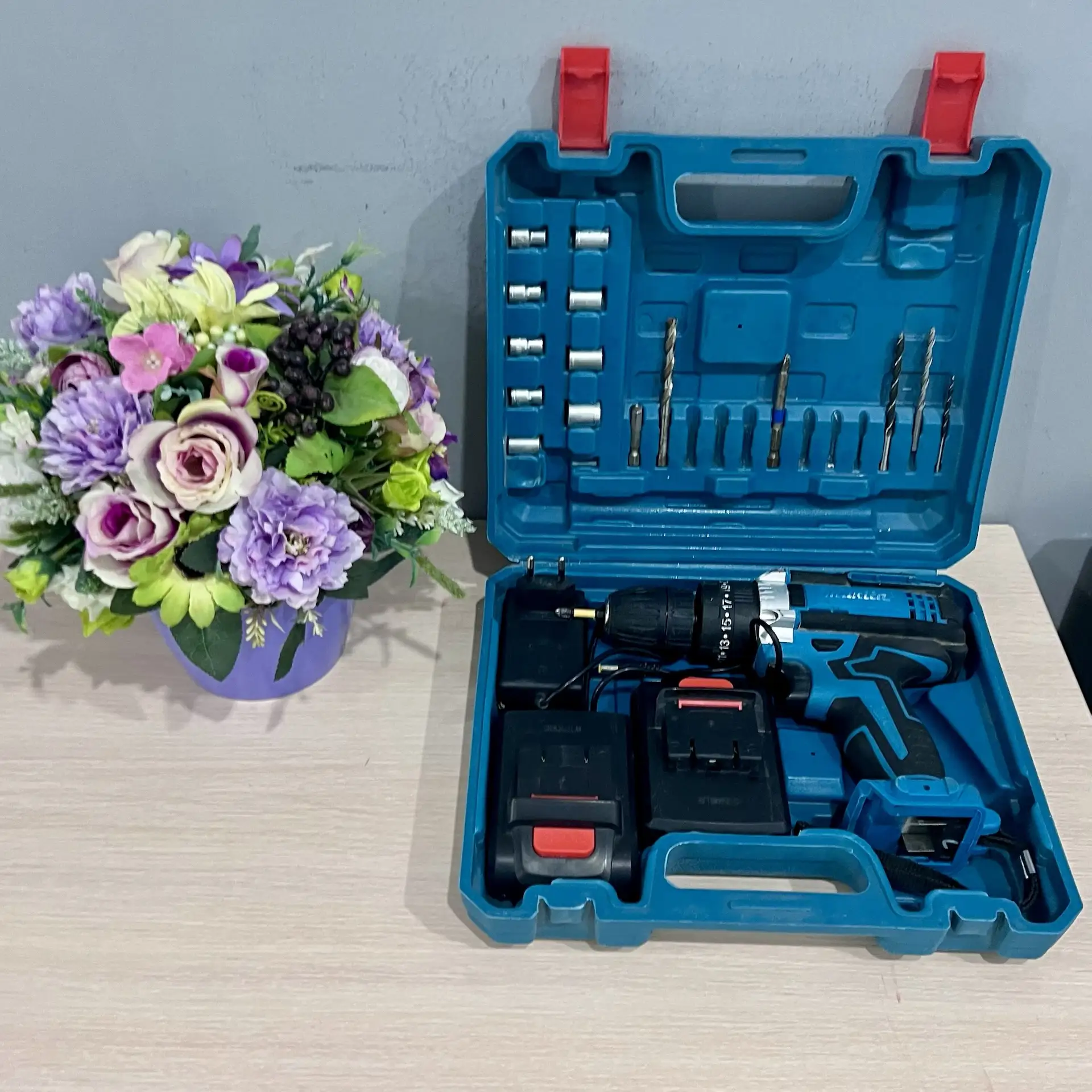 Шуруповерт Makita
Состояние хорошее
Цена: 1000₽
☎+79381000518
