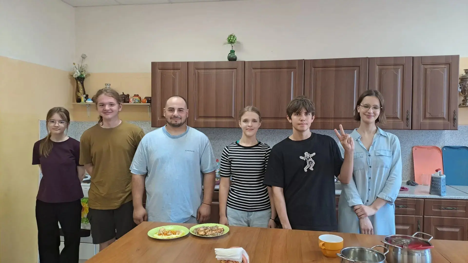 Знакомьтесь: Завен Узоян — тот самый шеф, который приезжал заниматься с нашей командой. 

Его регали