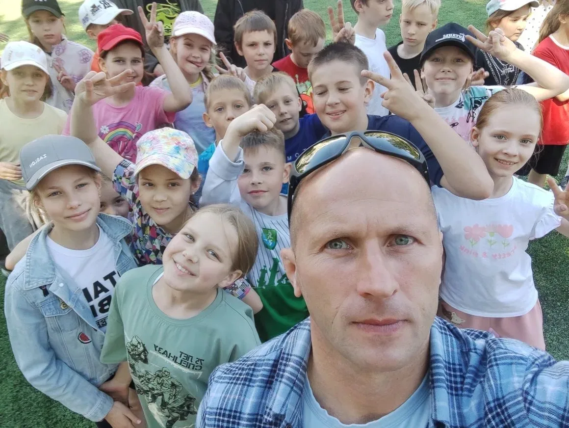 ☀️ Лето, спорт, дружба  — вот рецепт настоящего приключения!

Участники школьного лагеря «Последний 