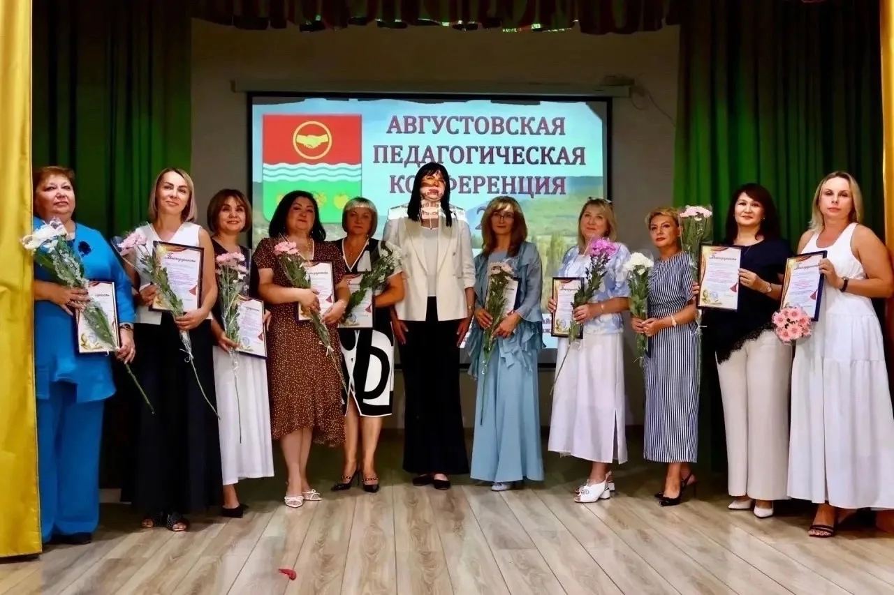 🎉 Преемственность поколений и признание заслуг: делегация Каштановской школы на Август...