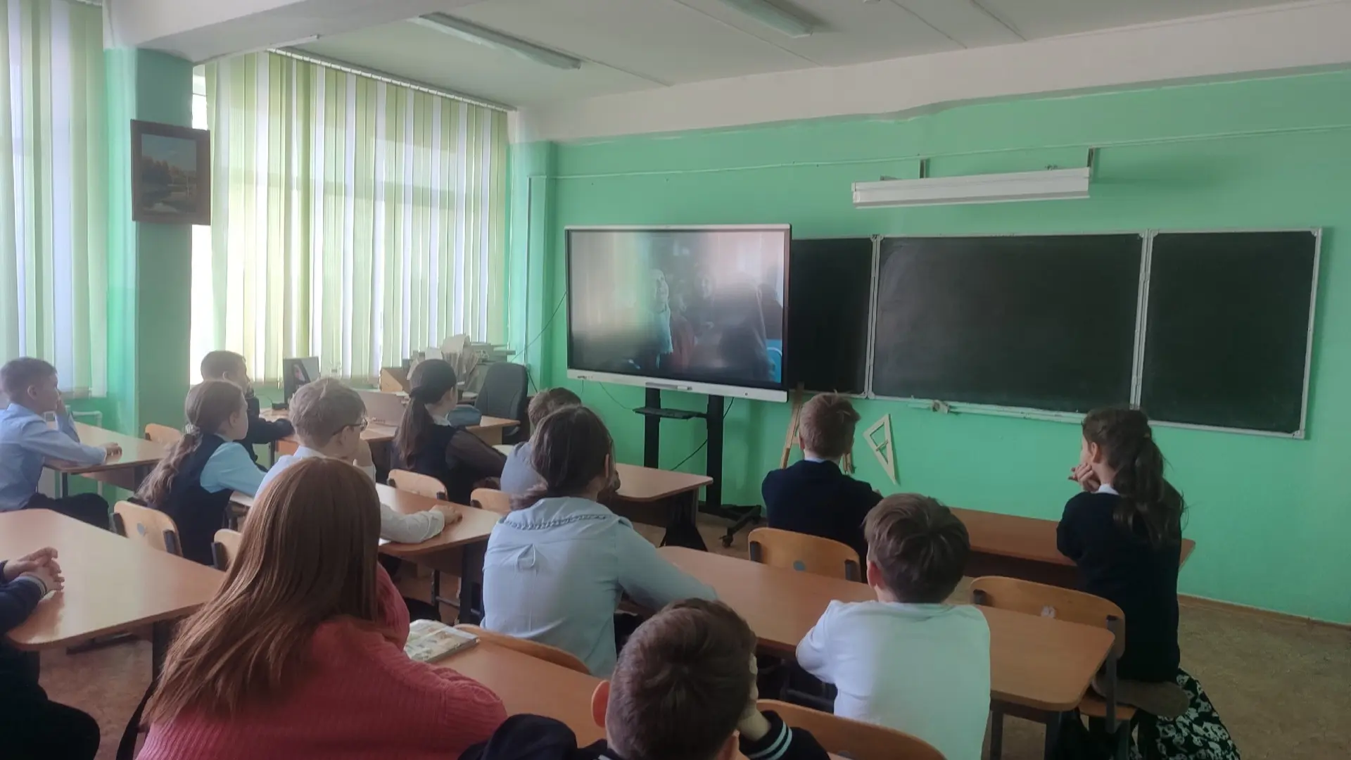 Просмотр фильма «Хорошие песни»  Учащиеся 5-го А класса в рамках проекта" Киноуроки в школе" посмотр