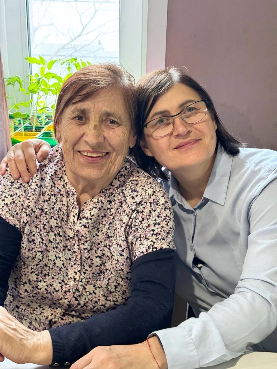 А это бабушка (82 г), про которую я только что писала и моя мама (57 лет). Я возможно чуть позже уда