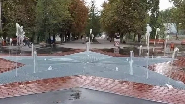 В Саратове вандалы сломали фонтан в сквере «Победа»