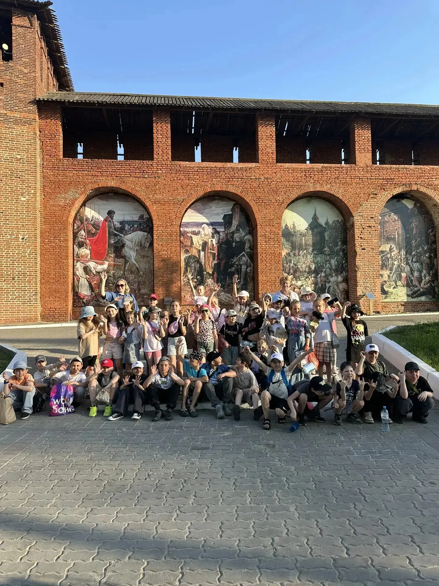 Незабываемое путешествие 2Б и 2Г классов в старинную Коломну! 🍎🏰  21 мая стало особенным днем для уч