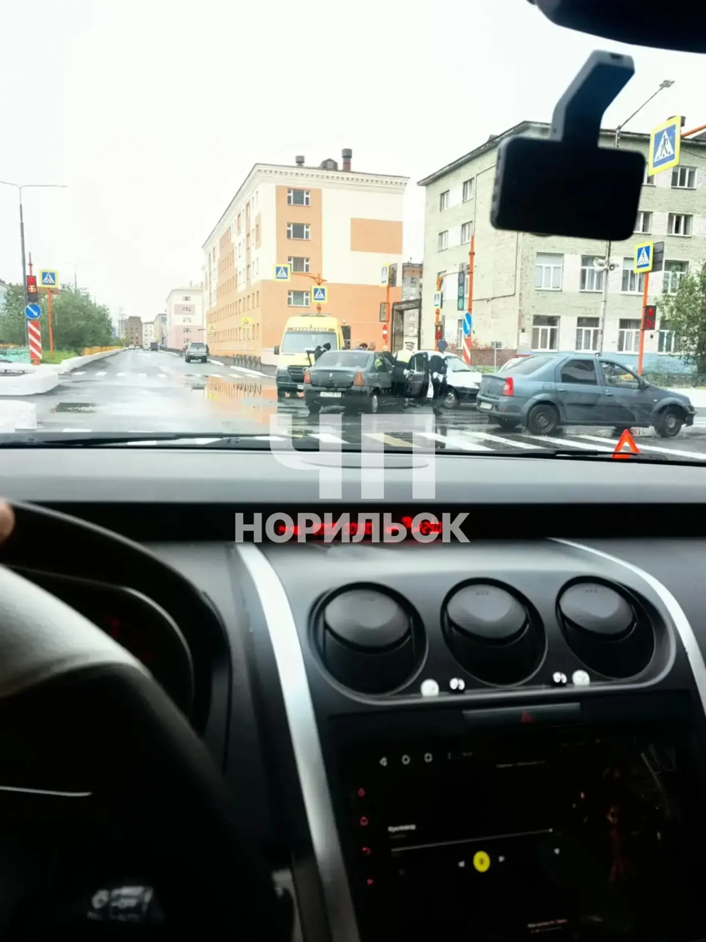 🚨 Вчерашнее ДТП с пострадавшим  на перекрёстке Кирова 17 и Павлова 12.