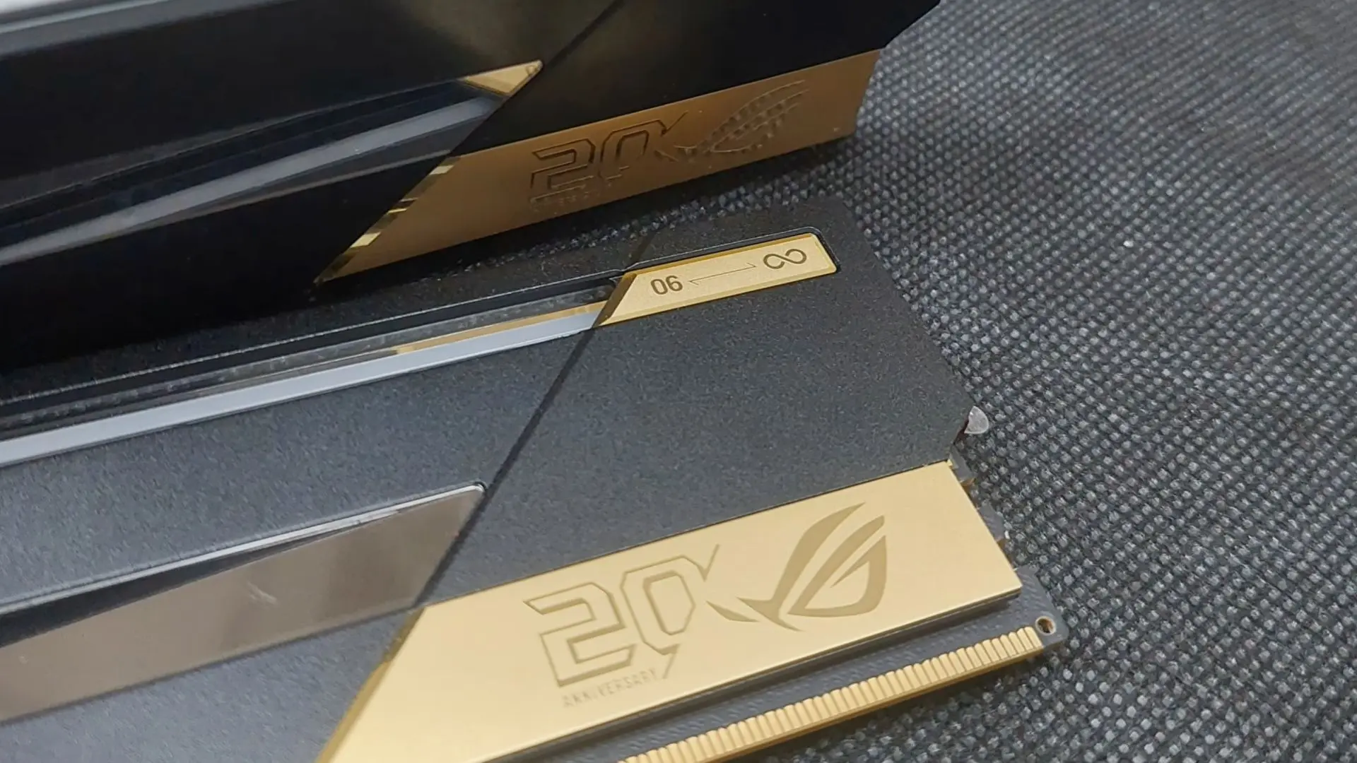 ASUS осторожно заходит на рынок оперативной памяти  Аккурат спустя пять месяцев, после того как комп
