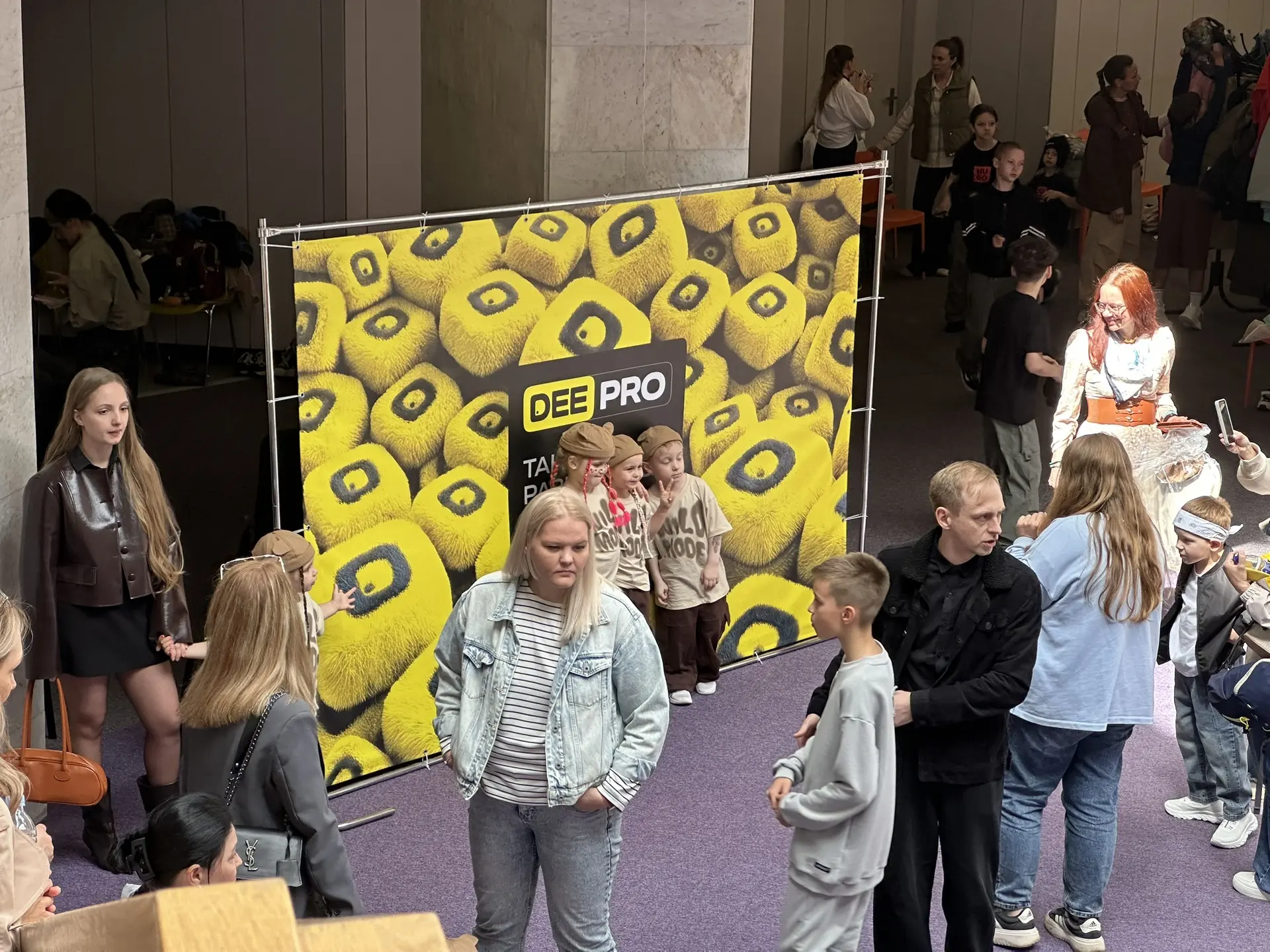 Баннер стоит на -1 этаже. Фоткаемся!😎