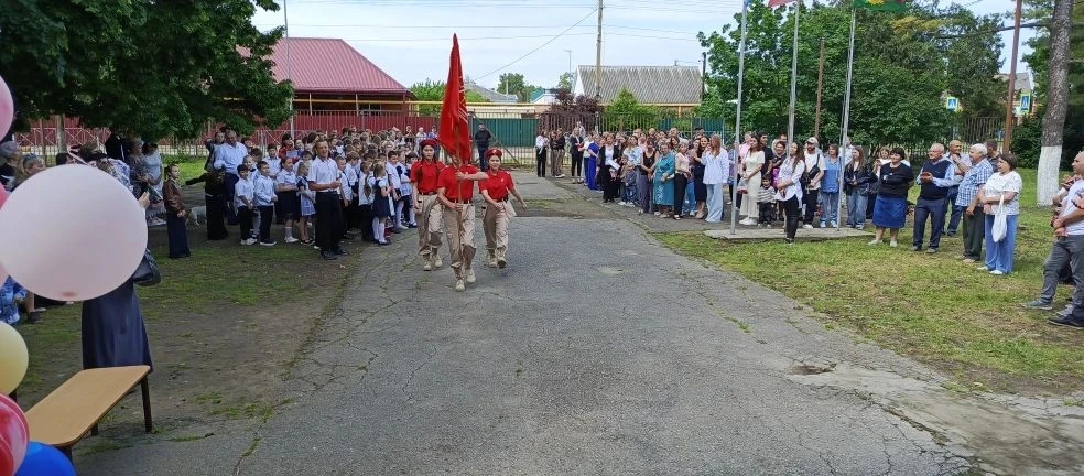 В нашей школе состоялось одно из самых трогательных и значимых событий года — торжественная линейка,