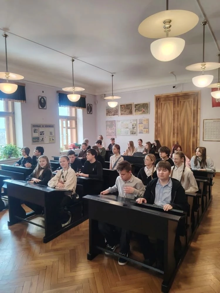 📜 Путешествие во времени: 7Б в музее Политической истории  Ученики 7Б класса побывали на необычном м