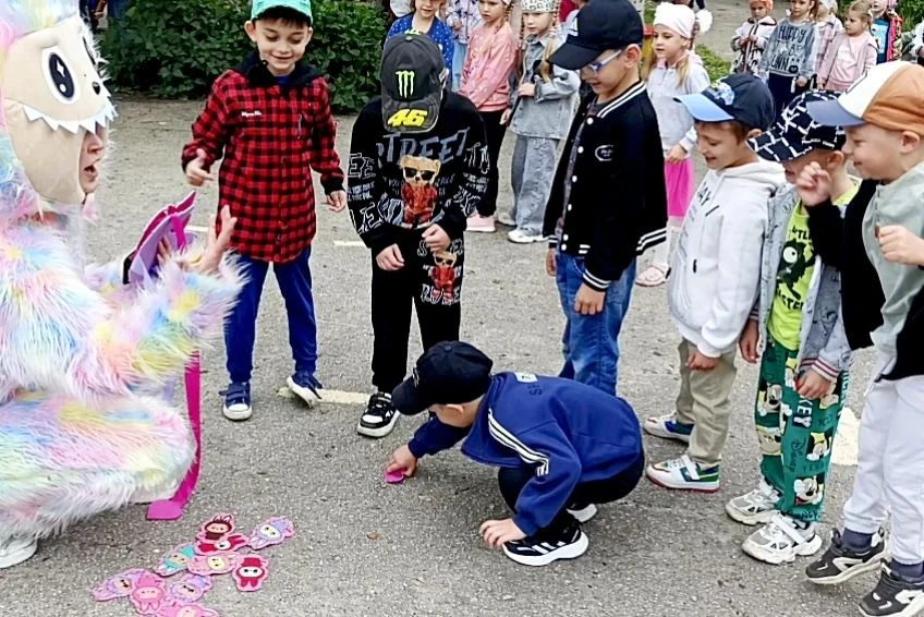 Детский садик поздравляет,