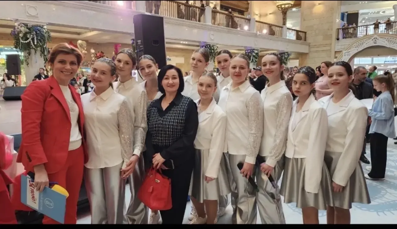 4 апреля ансамбль эстрадной песни «Планета детства» выступил в детском мире на Лубянке ...