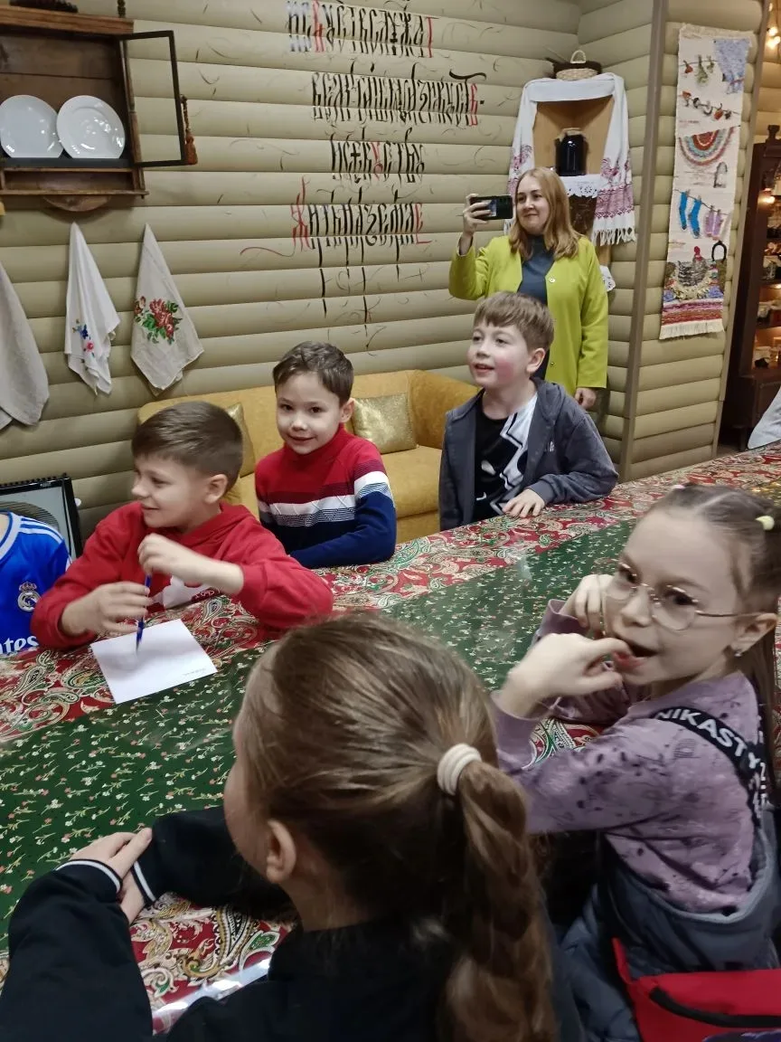 🌞 Учащиеся 2А класса с классным руководителем Вершининой Л.Н. побывали в Музее Хлынова на весёлой Ма
