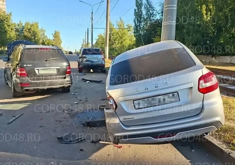 🚨 Массовое ДТП у заправки в Липецке — разбиты пять машин