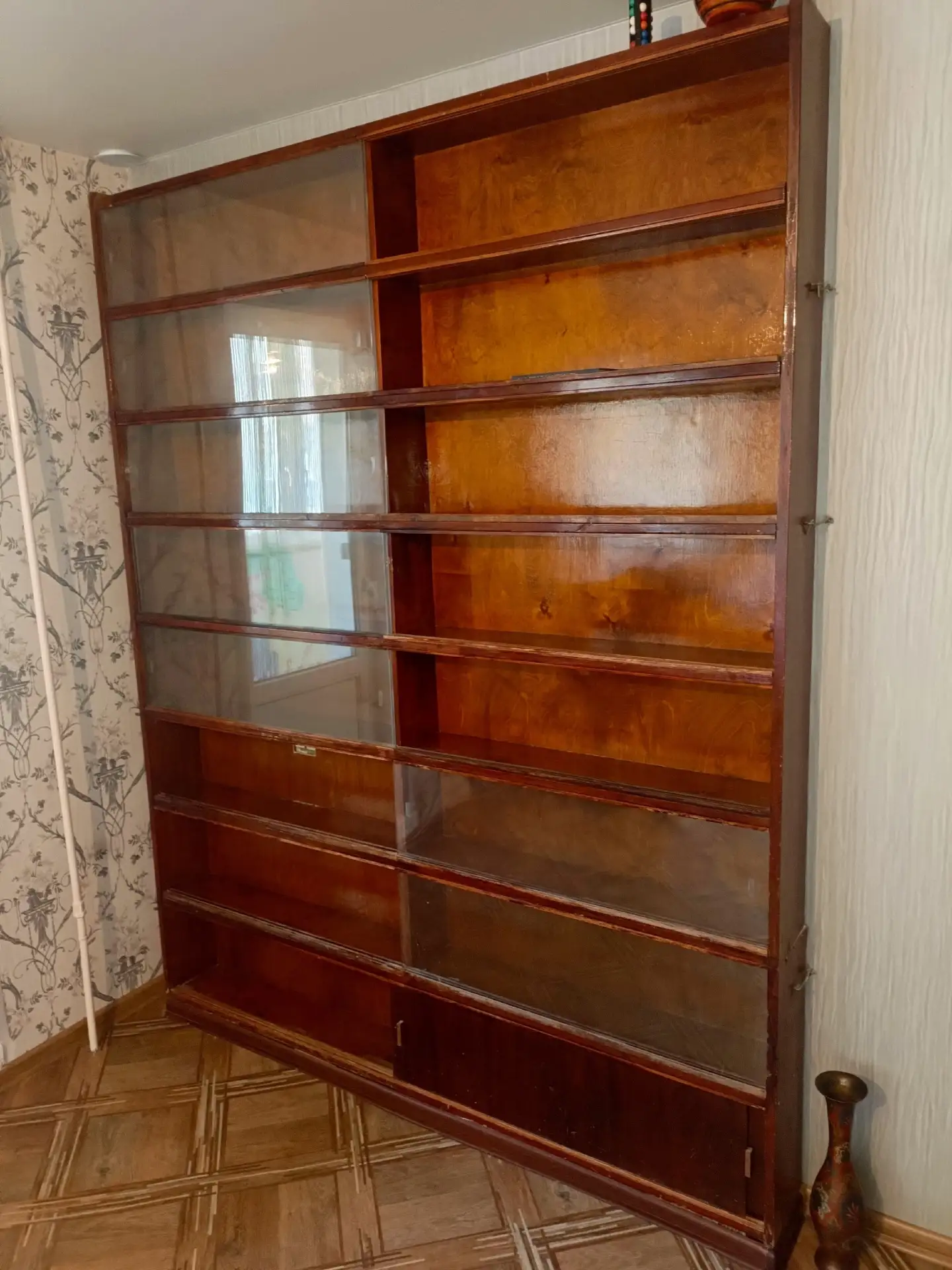 Отдам книжные полки, состоит из двух частей, 89878605234