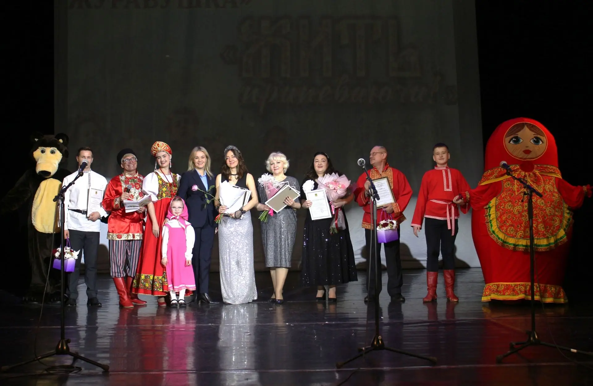 30 лет творчества, да припеваючи! 🎼   В ДК «Сокол» прошел юбилейный концерт образцового ансамбля нар