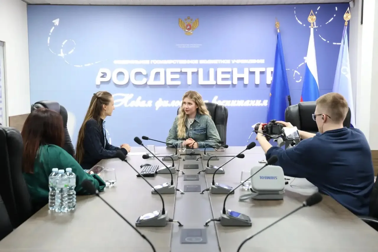 В гостях у Росдетцентра   С начала весны в Национальном центре «Россия» проходит «Школа юного журнал
