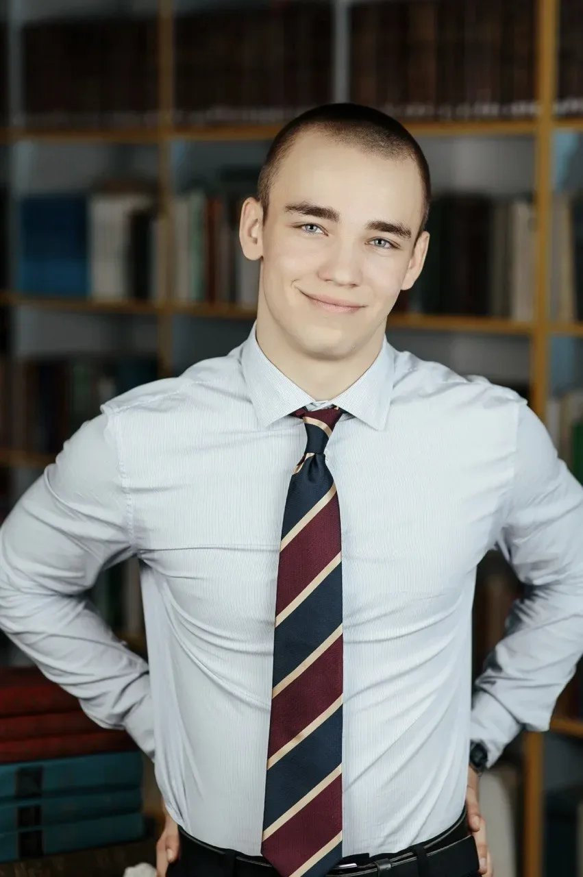 Русаков Елисей, выпускник 11 класса, в разговоре о пройденном пути 🌟

-Елисей, ты подтвердил свою з