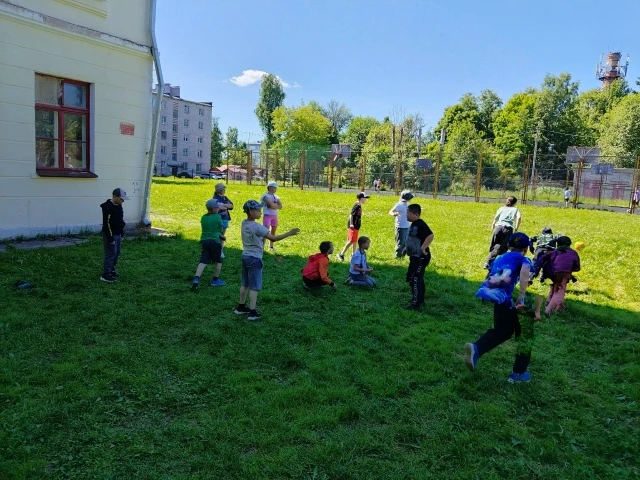 Летний лагерь на ура!☀️✨
Свободное время на свежем воздухе - это здорово! Играем и забавляемся!