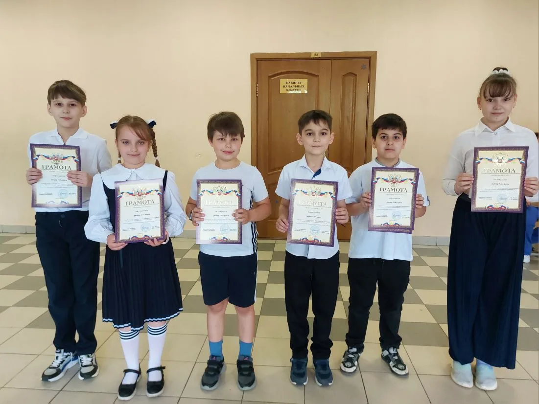 ТОРЖЕСТВЕННЫЕ ЛИНЕЙКИ НА ДАНИЛОВСКОЙ НАБЕРЕЖНОЙ  🎓 Сегодня в корпусе на Даниловской набережной нашей