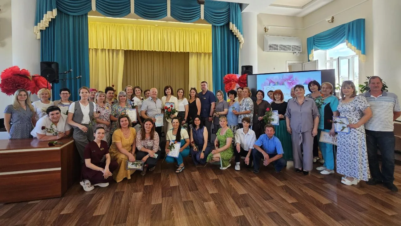 🎉С Днём социального работника — праздником отзывчивых и неравнодушных людей!