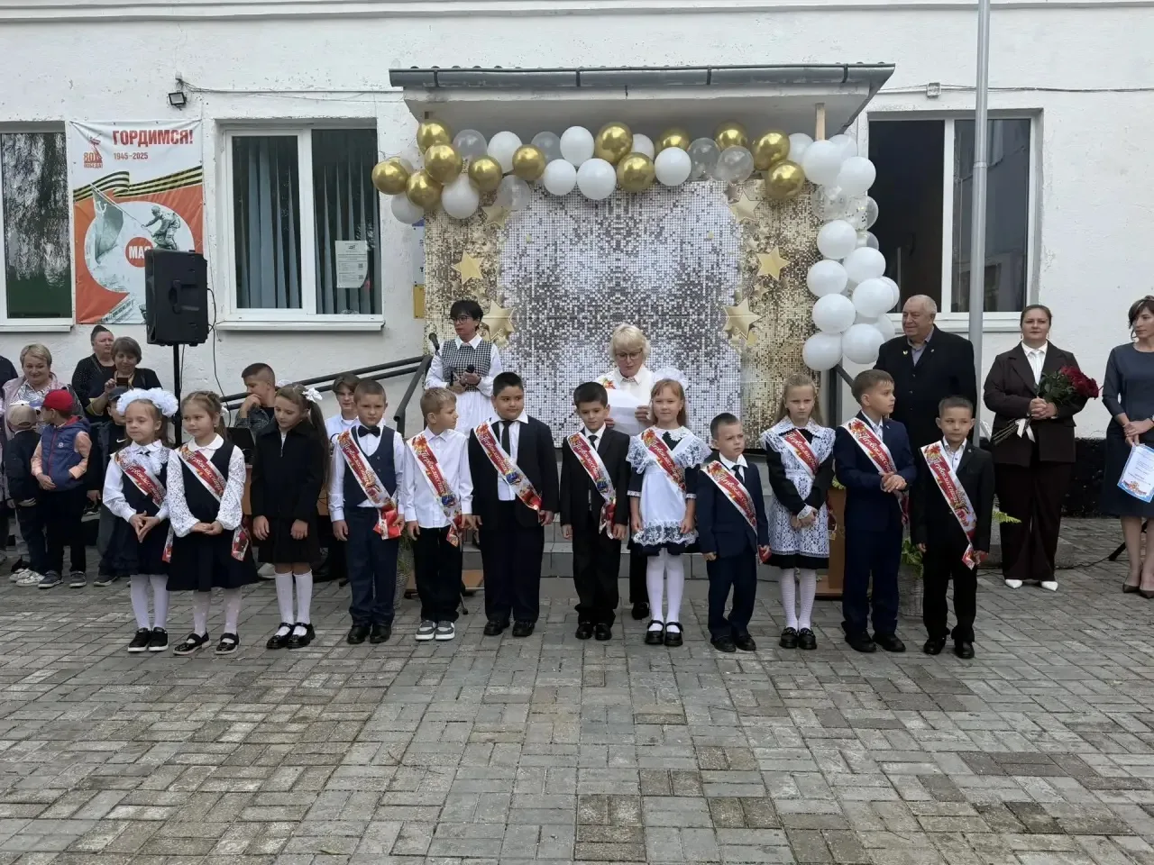 🎉 Первый звонок прозвенел в стенах нашей любимой школы! 🎉
