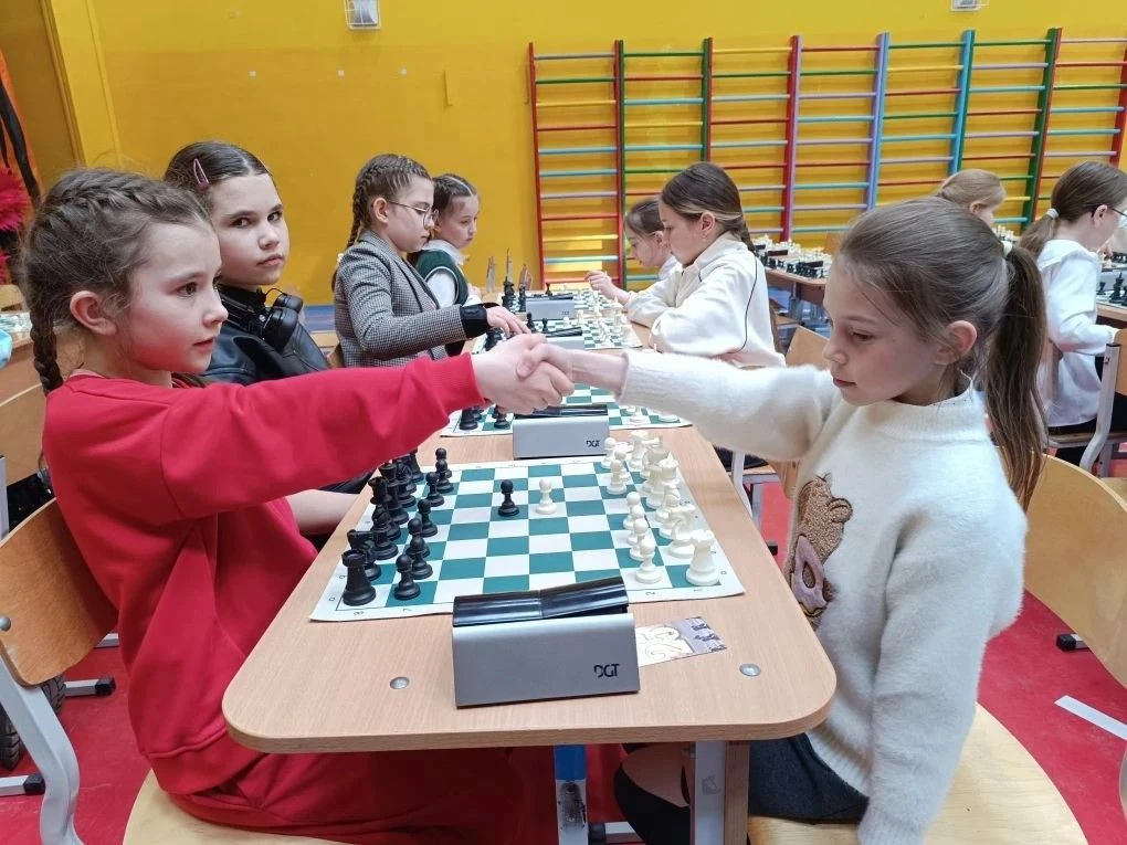 ♟️Исторический рекорд в Екатеринбурге: 200 школьников сразились за «Кубок Чемпионов» в школе №48!  🛑
