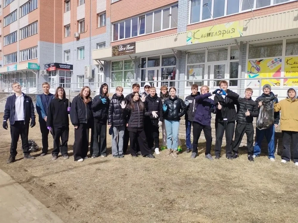 Каждую весну наши ученики выходят на красную линию, чтобы сделать наш город еще красивее и чище! 🌳✨ 