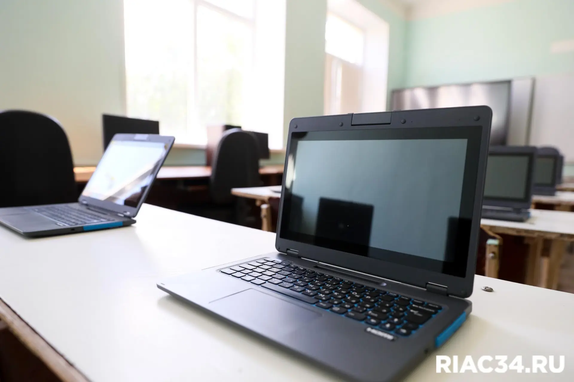 🎒 ИИ решает, а Вася сдаёт: Минпросвещения определило правила использования искусственн...