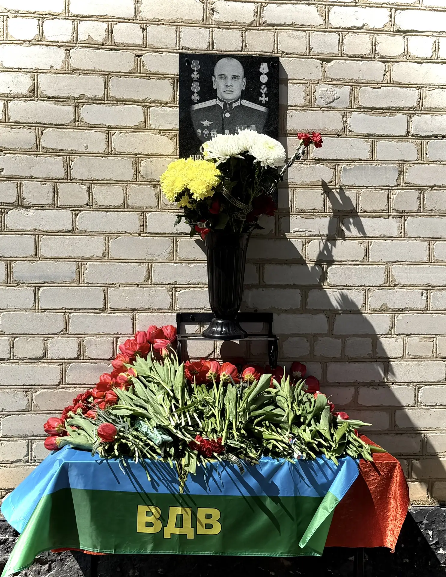 Сегодня в нашей школе состоялось торжественное открытие мемориальной доски, посвящённой...