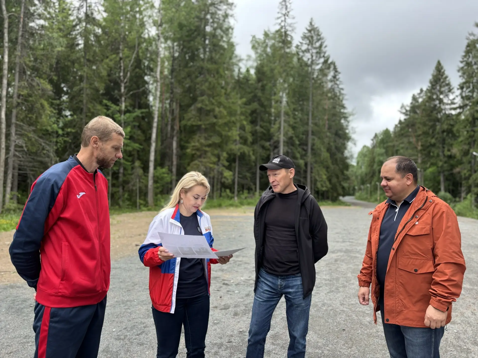 Провела выездное совещание на городской лыжной трассе «Фонтаны»🌲

Вместе с руководителем «Дирекции 